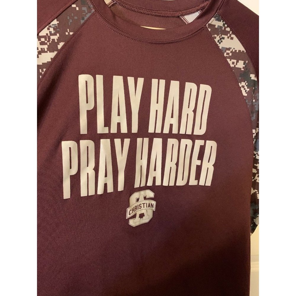 Play Hard Pray Harder Men’s Sz L T Shirt Badger Maroon‎ White
